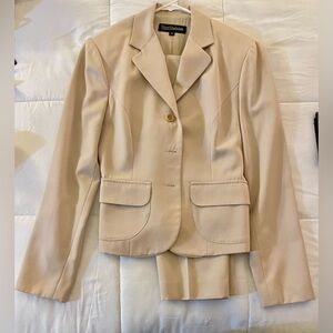 Guess Beige Women's Pants Suit Size 4 - That fits more like a Size 2